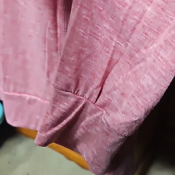 Never worn. Pink shirt - Picture 4 of 5